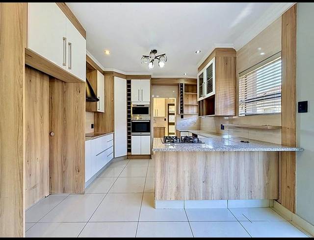 5 BEDROOM HOUSE FOR SALE IN SAVANNAH COUNTRY ESTATE